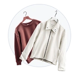 Icono de la categoría de subastas de ropa y complementos de John Pye, con dos prendas colgadas en perchas.