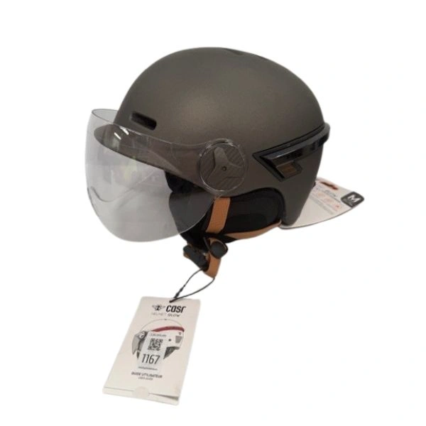 Casco nuevo sin usar, con etiquetas visibles pero sin caja original.