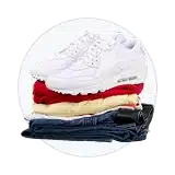 Prendas dobladas de diferentes colores como ejemplo de ropa de marca en subastas de John Pye.